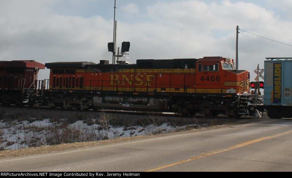 BNSF 4466 (1)